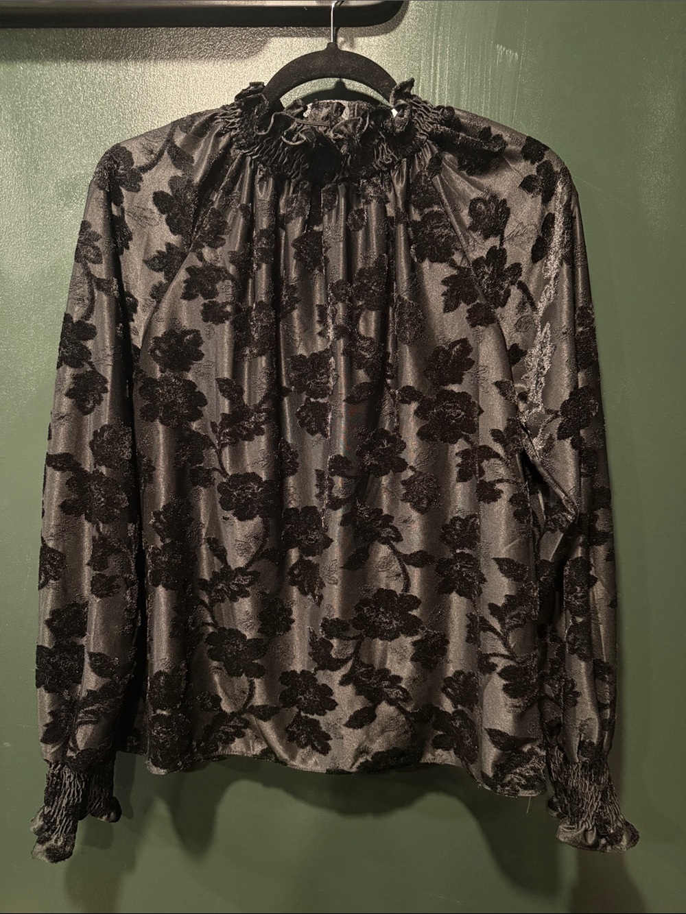 Stelen Women’s Black Floral Long-Sleeve Blouse